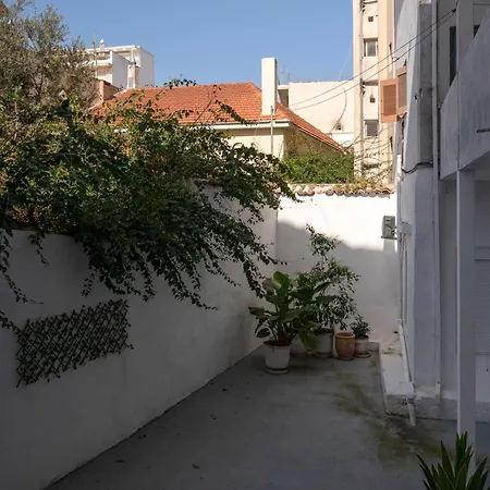 Thissio Getaway 2ba Next To Ancient Market *