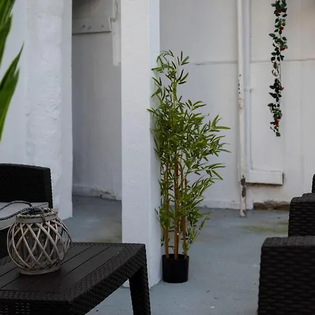 Thissio Getaway 2ba Next To Ancient Market Apartment