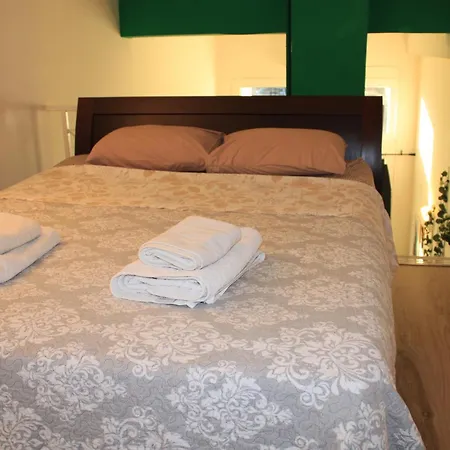 Cozy Mezonette Near Center Near Metro Apartment