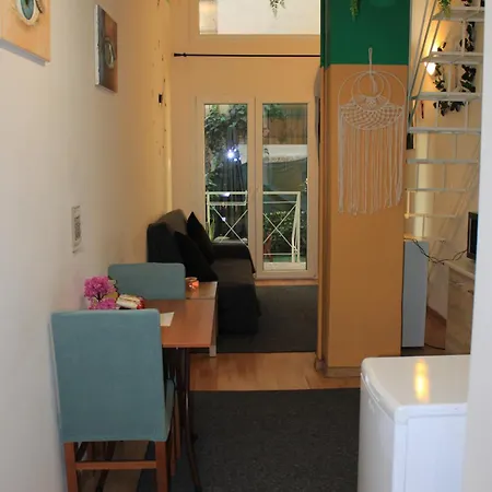 Cozy Mezonette Near Center Near Metro Apartment *