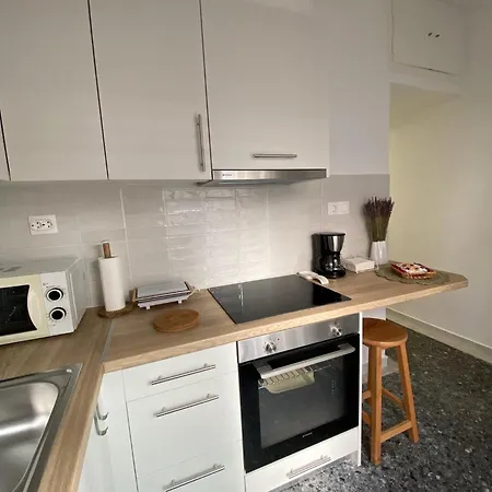 Nadia's , Apartment