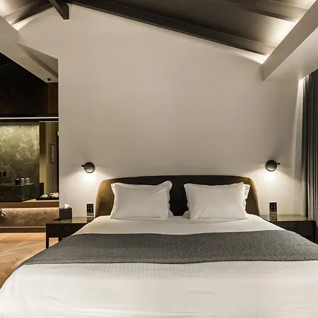 Nikiou Luxury Hotel 4*