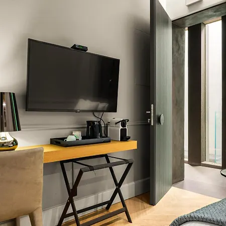 Nikiou Luxury Hotel
