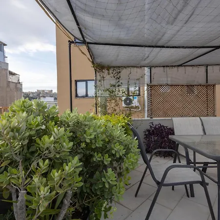 Apartment Superb With Rooftop, Perfect For 5 Guests, 85sqm Athens
