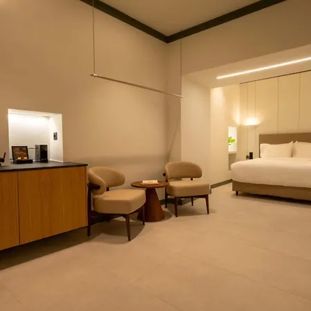 Whisper Boutique 4*