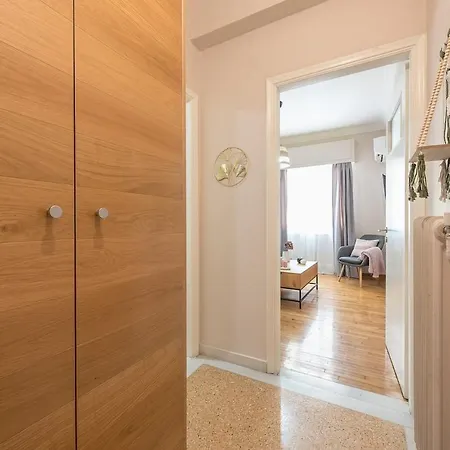 Ble Elia Karyatis Suite * Athen