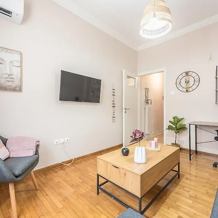 Ble Elia Karyatis Suite * Athen