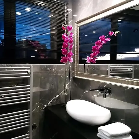 Auh Ater Albus Junior Suite Psyrri Athens Greece *