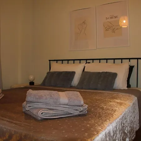 Cozy In Apartment *