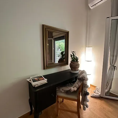 Cozy In Athens