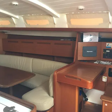 Zaba Sailing Botel
