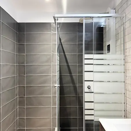 Spacious Athenian 2 Bedroom Next Metro And Museum Apartment