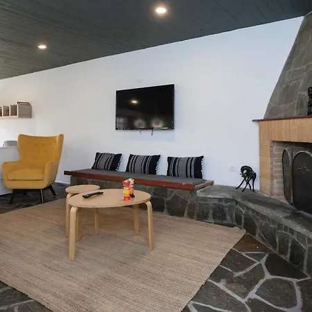 Romantic Stone Getaway Retreat In Nature-loved Penteli Apartment *