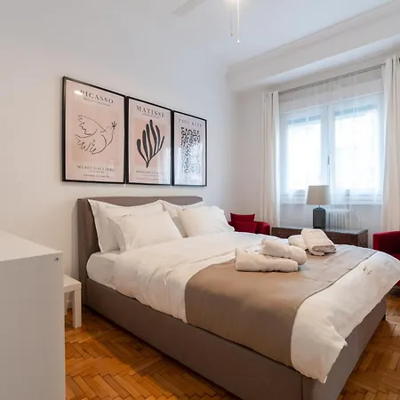 Artistic Elegance In Athens, Pangrati Athen