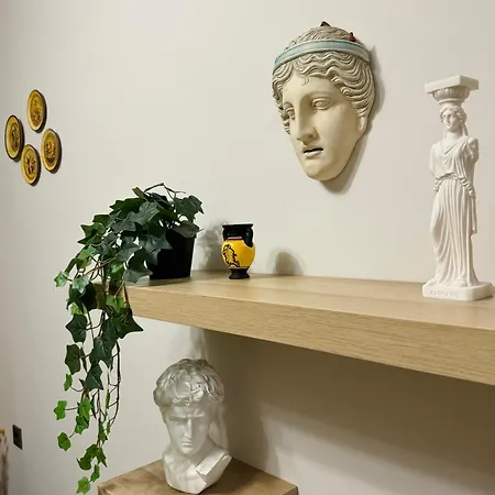 Charming 2br Basement Near Akropolis By Kozy Koala