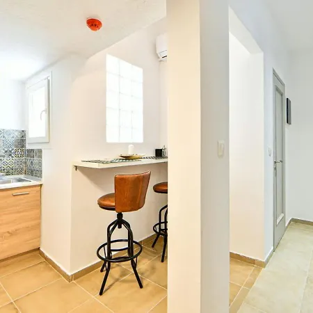 Modern Flat In * Atene