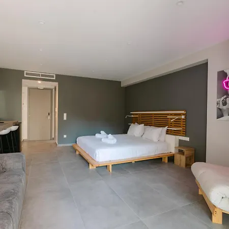 11 Reasons Why Metaxourgeio Hotel