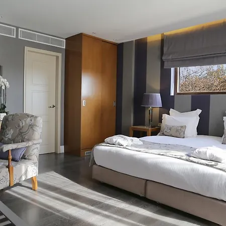 The Y 4* Atene