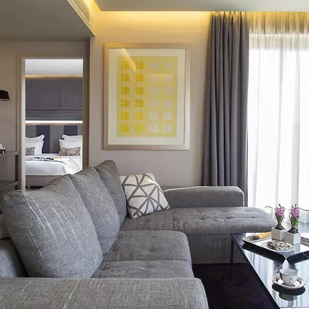 Hotel The Y 4*