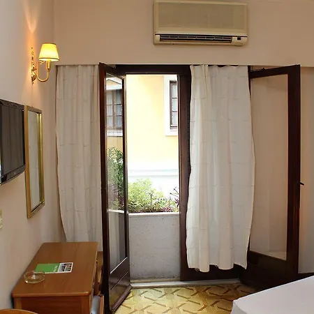 Nefeli Otel 2*