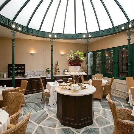 Hera Hotel 4*