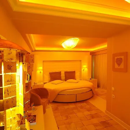 Hotel The Crystal Blue Athen