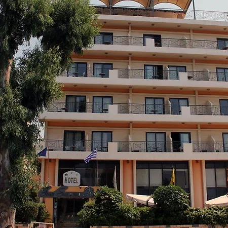 Four Seasons Hotell 3*
