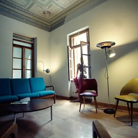 Circus Hostal *