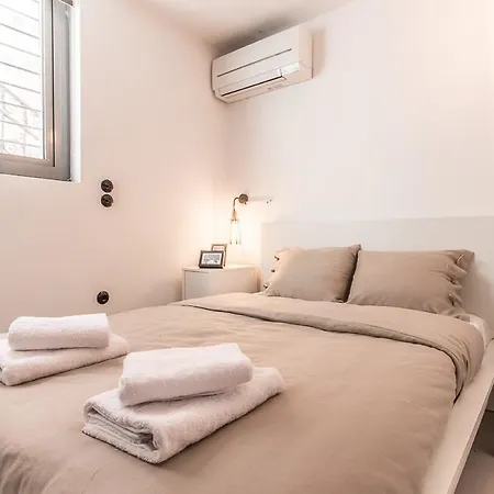 Stylish Maisonette, Kerameikos