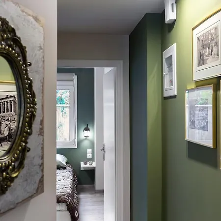 Vintage In The Heart Of Plaka Atene