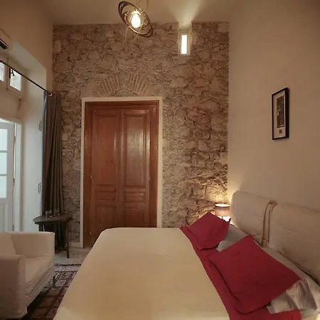 Neoclassical House Under Acropolis *