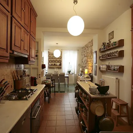 Neoclassical House Under Acropolis *