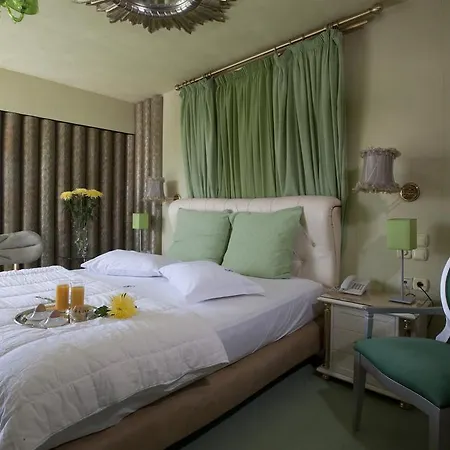 Hotel The Crystal Blue 2*
