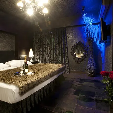 The Crystal Blue Hotel 2*