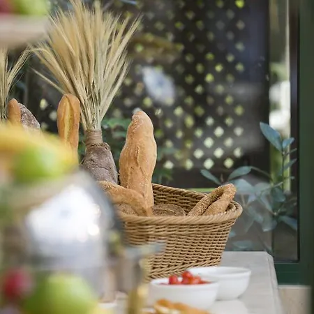 Hera Hotel