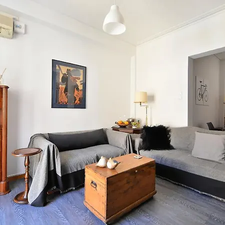 Plaka Elegant Apartment