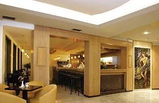 伊利索斯酒店