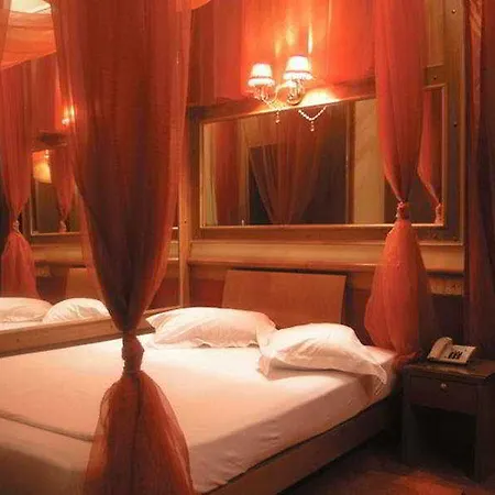 Diva Hotel 2*