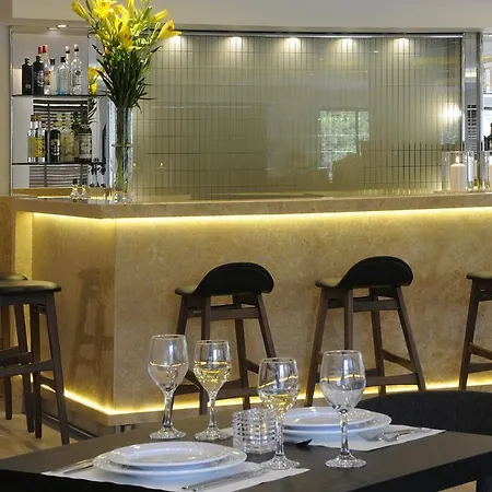 Avenue Hotel 4*