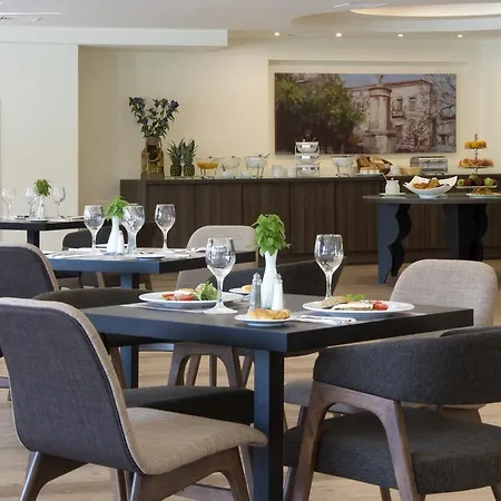 Avenue Hotel