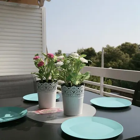 Elegant Flat In Athenian Riviera *