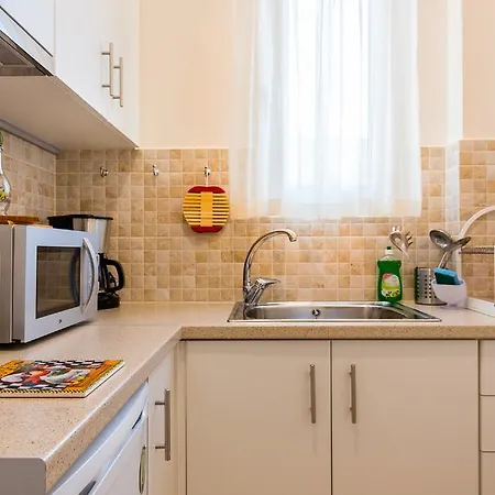 Charmy Petit Flat In Athens