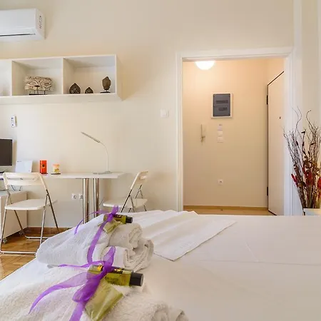 Charmy Petit Flat In * Athens