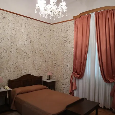 Acropolis House 2*