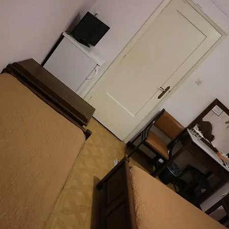 Acropolis House 2*