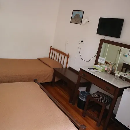 Acropolis House Hotel 2*