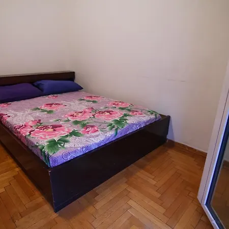 Δωμάτια σε οικογενειακή κατοικία Private Exarhia Park *
