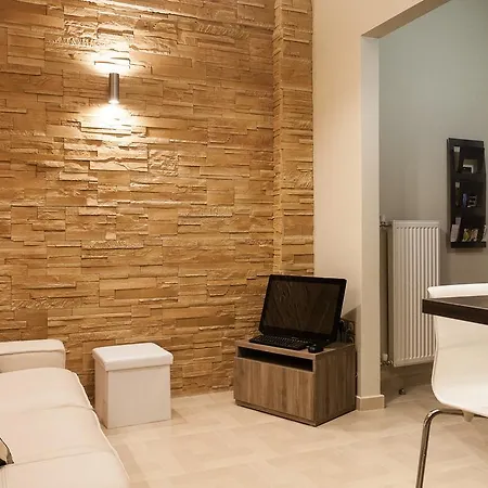Elegant And Safe Gold And Blue Walk To Acropolis Apartment