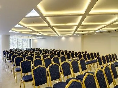 Avenue Hotel 4*