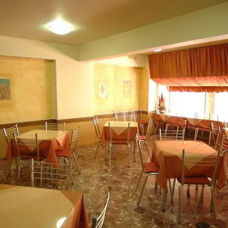 Vienna Hotel 2*